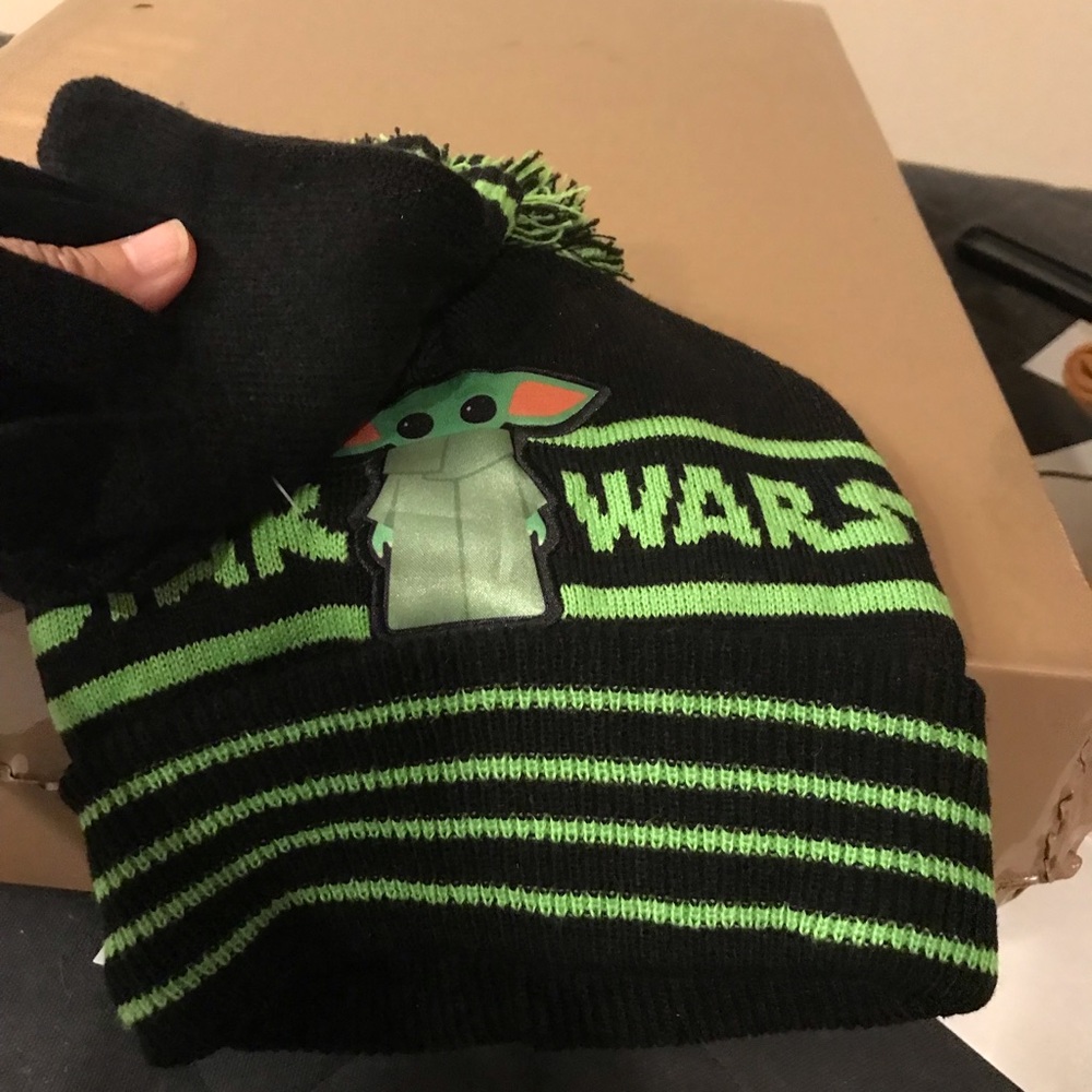 Star Wars hat and gloves set